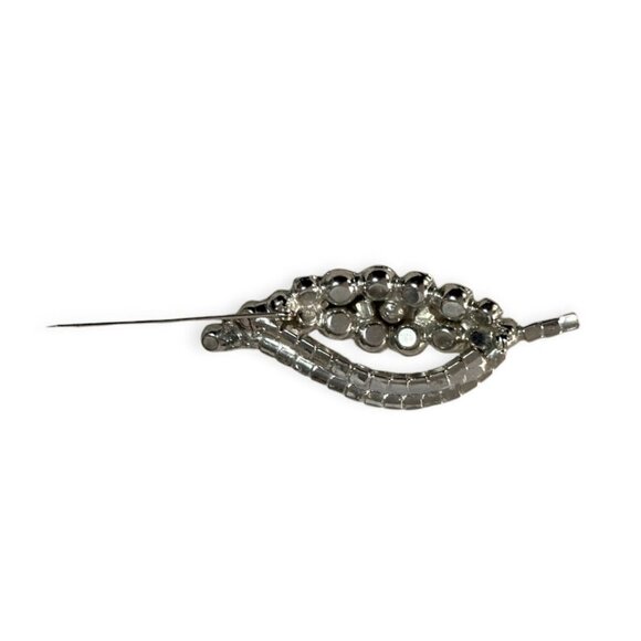 Vintage Rhinestone Leaf Brooch, Silver tone metal, Clear stone.‎ - Picture 3 of 8